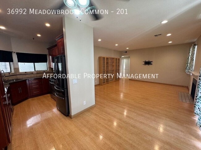 Building Photo - 36992 Meadowbrook Common