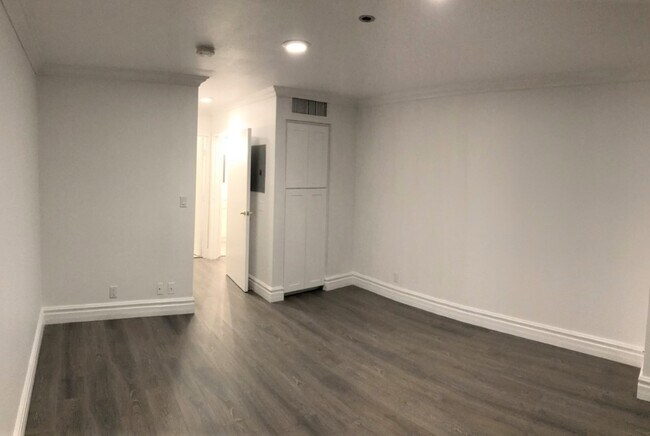 Interior Photo - The Argon Wilshire