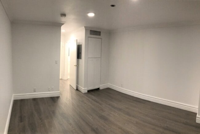 Interior Photo - The Argon Wilshire