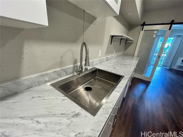 Building Photo - 803 Waimanu St