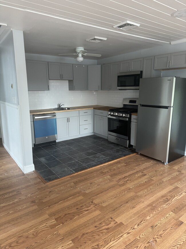 Building Photo - 275 Hayes St