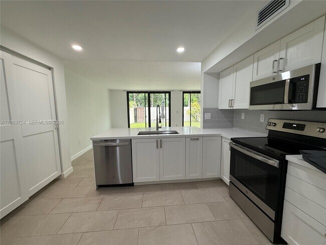 Foto del edificio - 10672 SW 79th Terrace