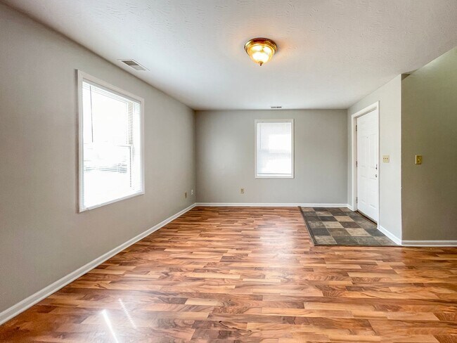 Building Photo - 114 E 8th St