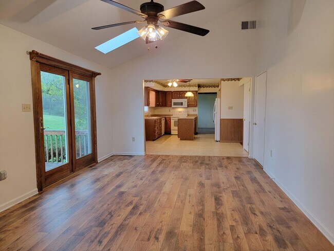Building Photo - 105 Deck Rd
