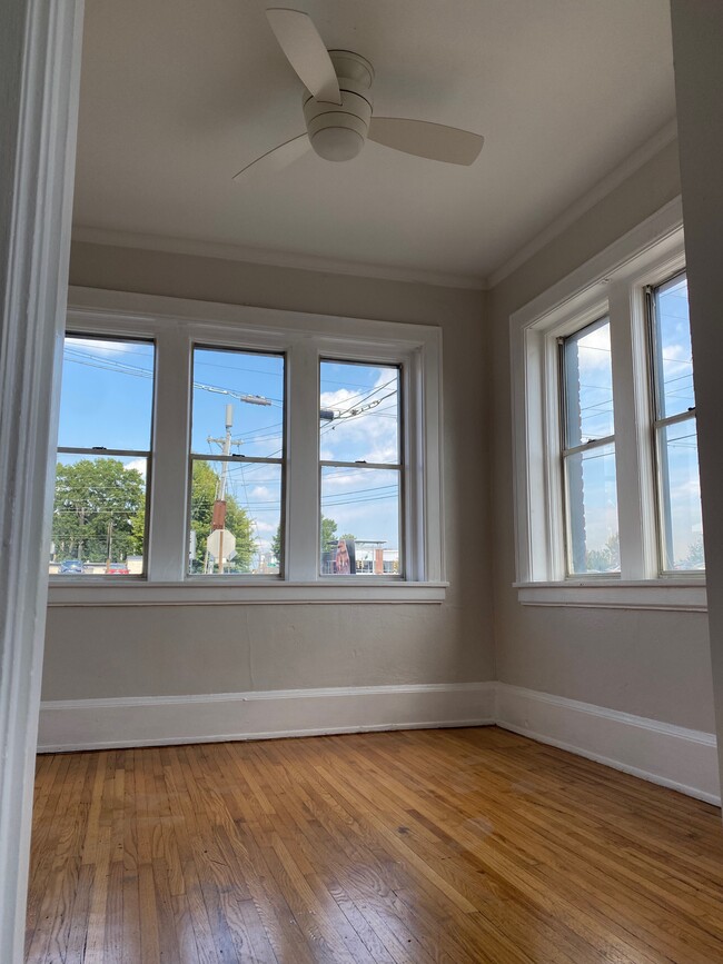 Loads of natural light - 324 E 8th St