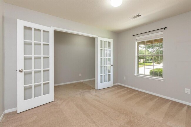 Foto del edificio - 2721 Sandberry Dr