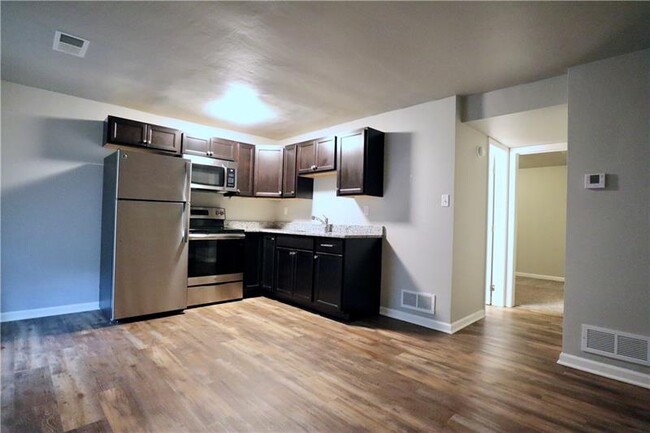 Building Photo - 510 Carriage Hill