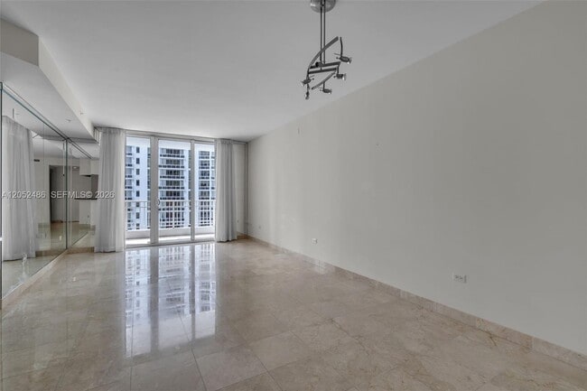 Foto del edificio - 801 Brickell Key Blvd