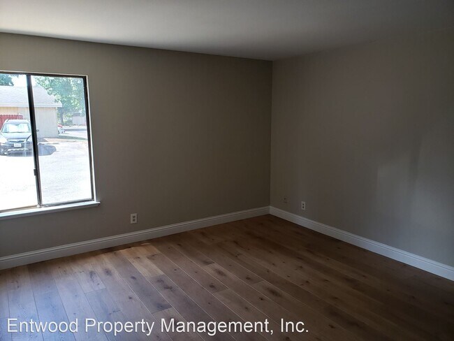 Foto del edificio - 2 br, 1 bath Room For Rent - 1395 Nord Avenue