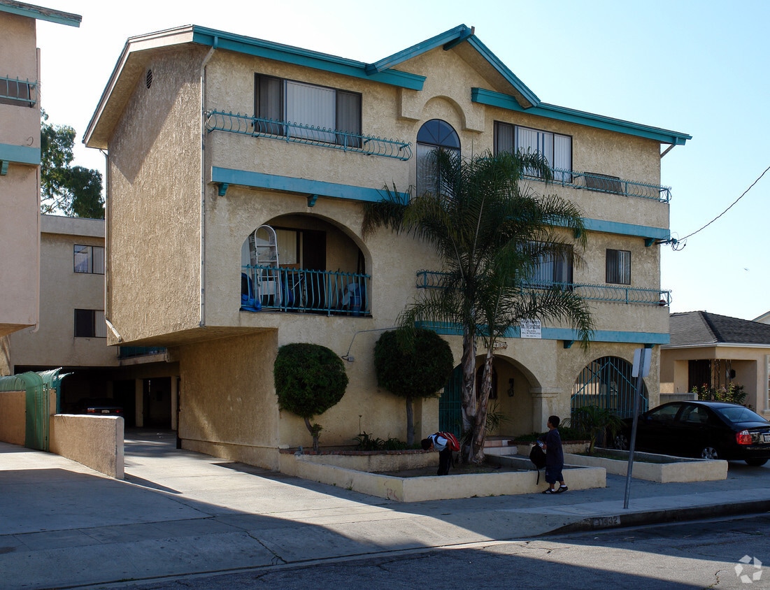 Primary Photo - 11432 Menlo Ave
