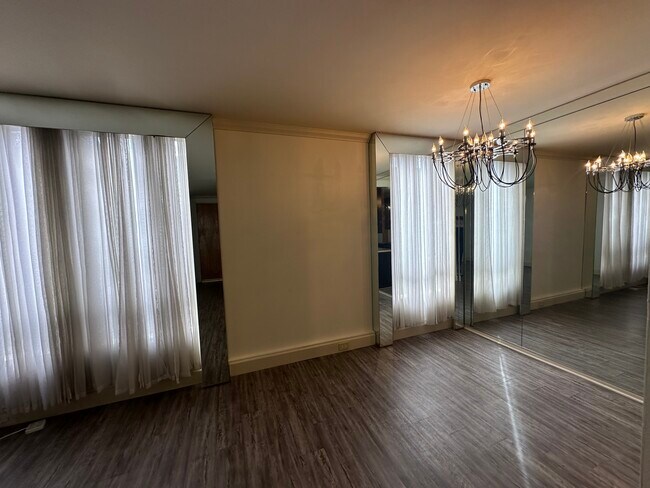 Foto del edificio - 622 S Barrington Ave