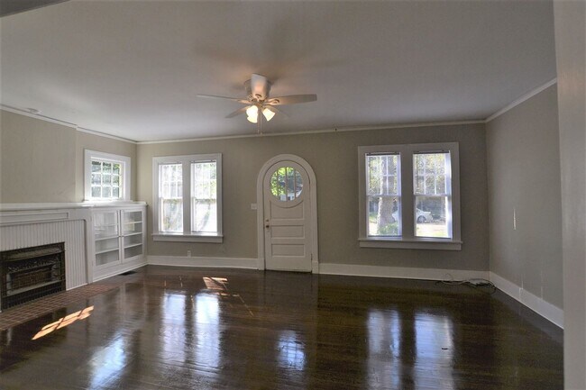 Foto del edificio - 452 Downing St