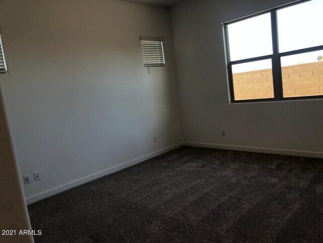 Foto del edificio - 16755 W Sand Hills Rd