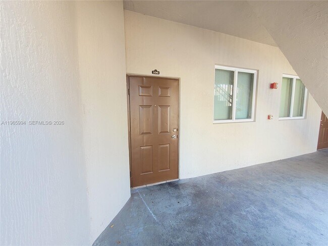 Building Photo - 2903 SE 17th Ave