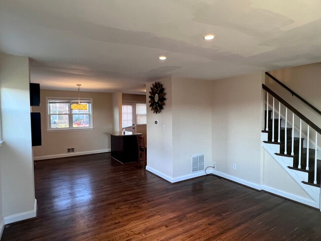 Building Photo - Must-see 3Bedroom EOG Townhome in Hillendale!