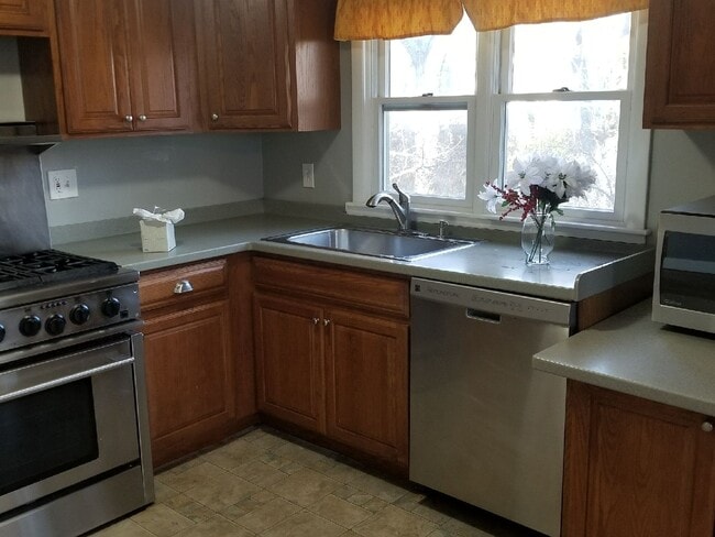 Updated appliances - 20 Tucker St