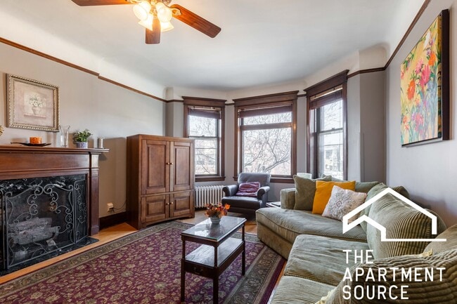 Photo - 825 W Diversey Pky Apartments