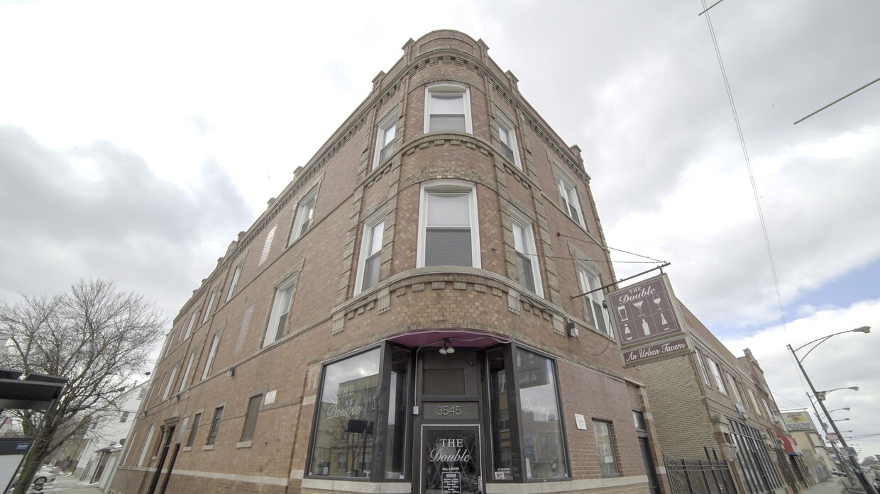 Primary Photo - 3545 W Fullerton Ave