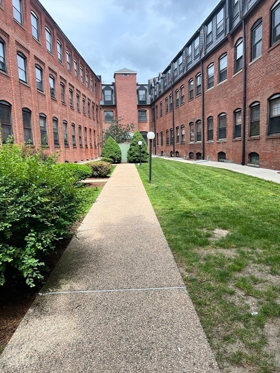 Building Photo - 10 Weston Ave