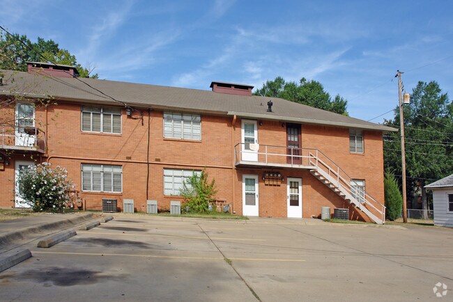 Foto del edificio - 608-612 E 7th St