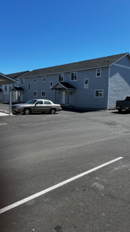 Primary Photo - 2721 W Marina Dr