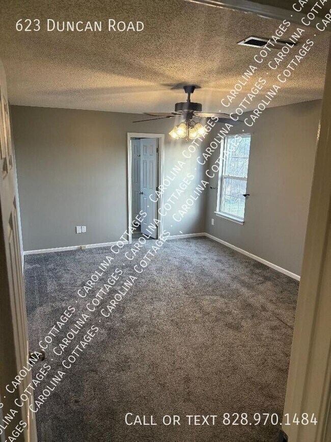 Foto del edificio - 623 Duncan Rd