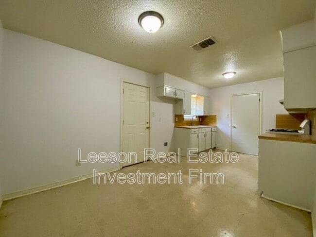 Building Photo - 629 David Dr