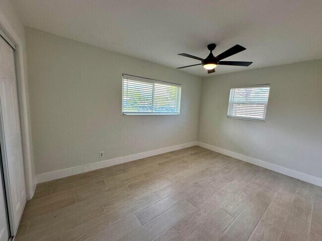 Foto del edificio - 284 SW 11th St
