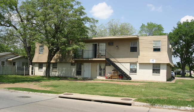 Building Photo - 109 Maple St