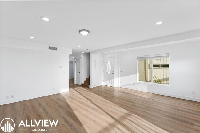 Foto del edificio - OCEAN VIEWS! Renovated 2 Bed, 2.5 Bath Townhome in San Clemente!