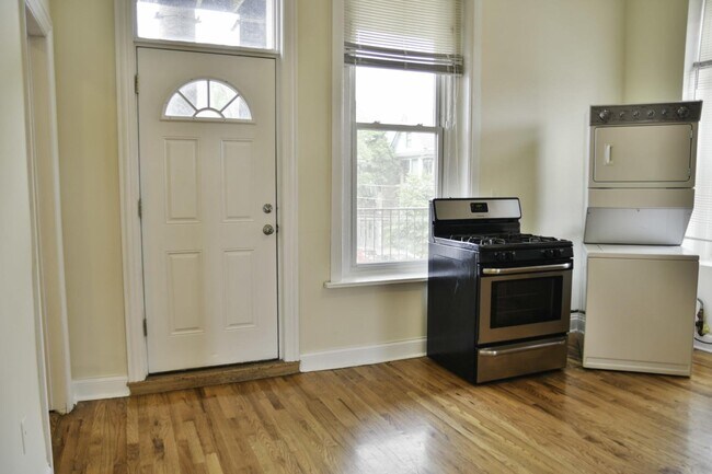Foto del edificio - 3356 N Sheffield Ave
