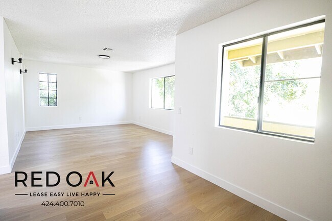 Foto del edificio - Fantastic Bright and Sunny Completely Remo...