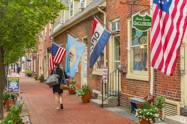 Browse local boutiques in Downtown Dover.