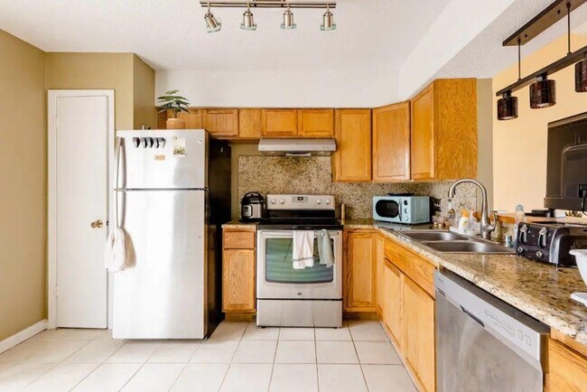 Building Photo - 10407 Burmaster Ln