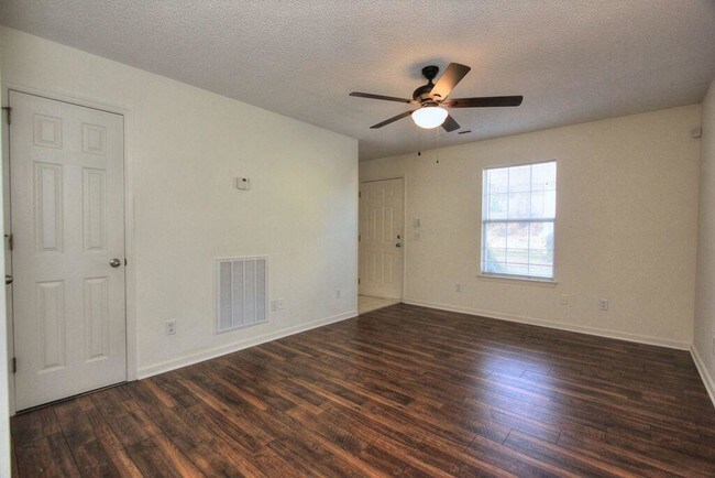 Building Photo - 912 Polo Pl