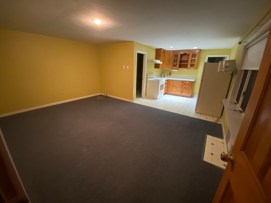 Primary Photo - 33 Ames Ave