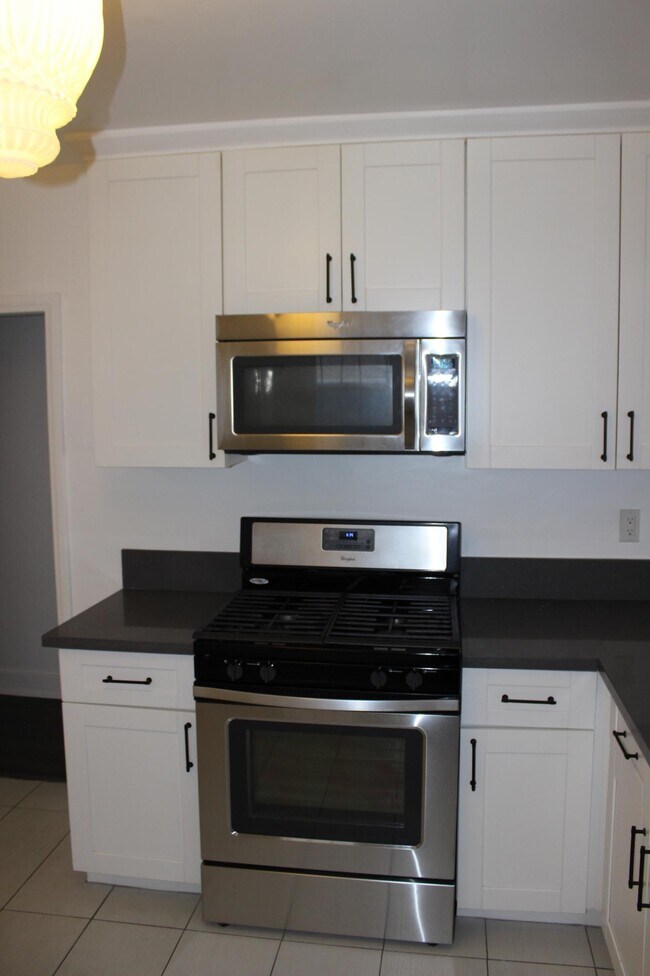 Foto del edificio - 5755 Camerford Ave