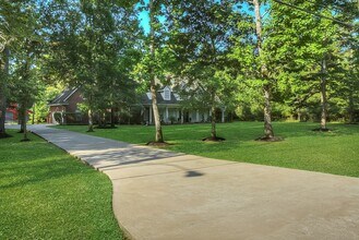 Building Photo - 10819 Lake Windcrest Blvd
