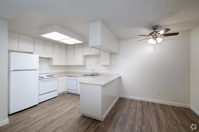 1BR, 1BA - 716SF - Kitchen/Dining Room - 55+ Senior Living at Quail Creek Apartments
