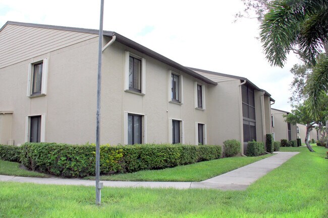 Building Photo - 723 Sunny Pine Way
