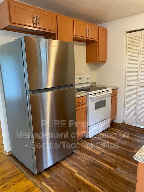 Building Photo - 19609 19th Ave NE