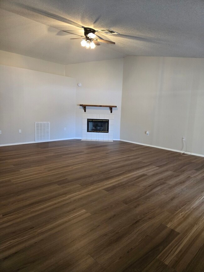 Building Photo - 3543 Diamond Terrace