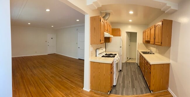 Building Photo - 408 N Maple Dr