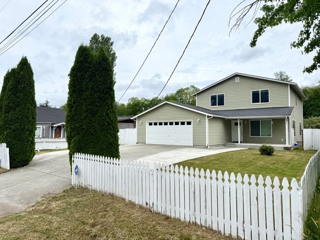 Spacious house in Bremerton. - Spacious house in Bremerton.