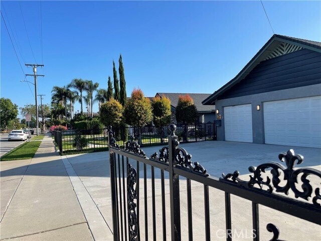 Primary Photo - 11801 Loara St