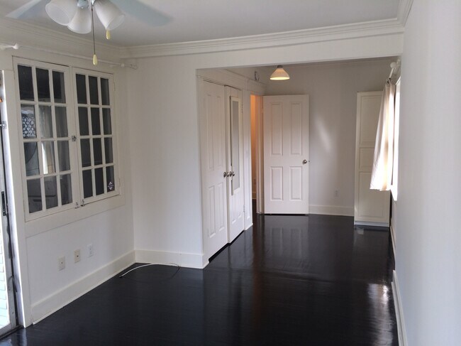 Foto del edificio - 3327 Caroline Ave