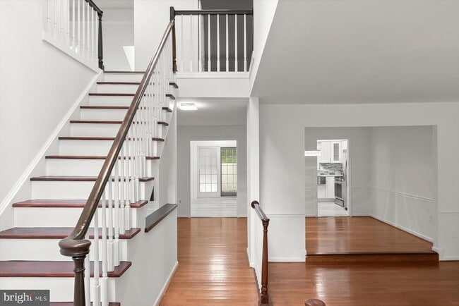 Foto del edificio - 1550 McLean Commons Ct