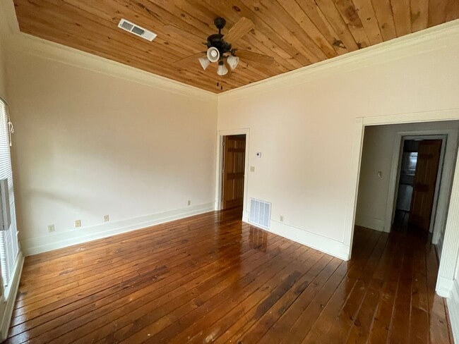 Building Photo - Efficiency 1BR/1.5BA FOR RENT