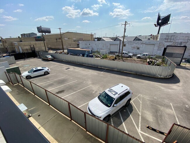 Foto del edificio - 3421 Richmond St.