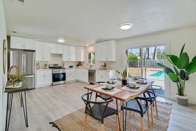 Building Photo - 74398 Myrsine Ave